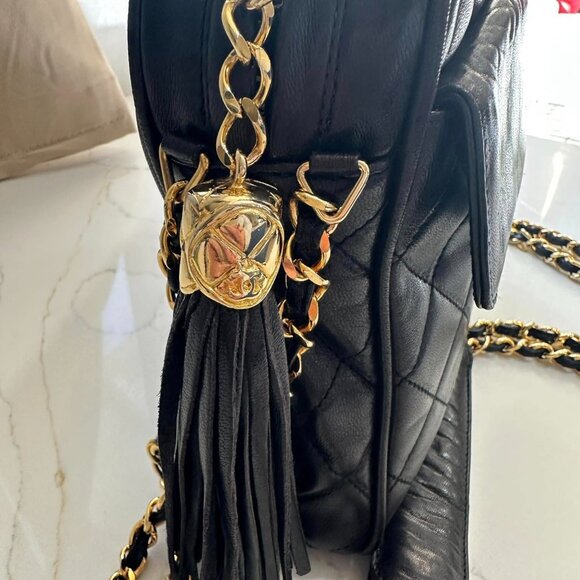 Chanel Vintage tassel camera bag with gold plated hardware in lambskin leather - Picture 3 of 16